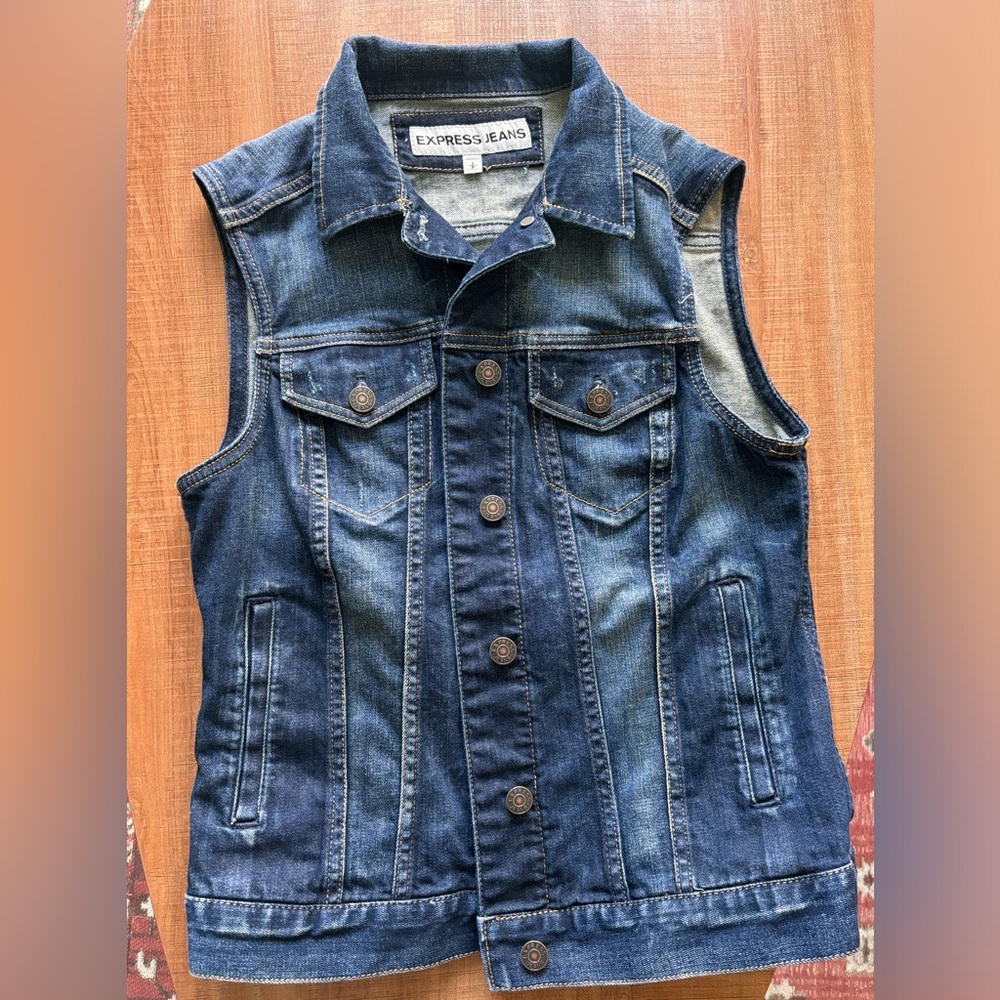 Express Jean Vest. Great condition. Size Small